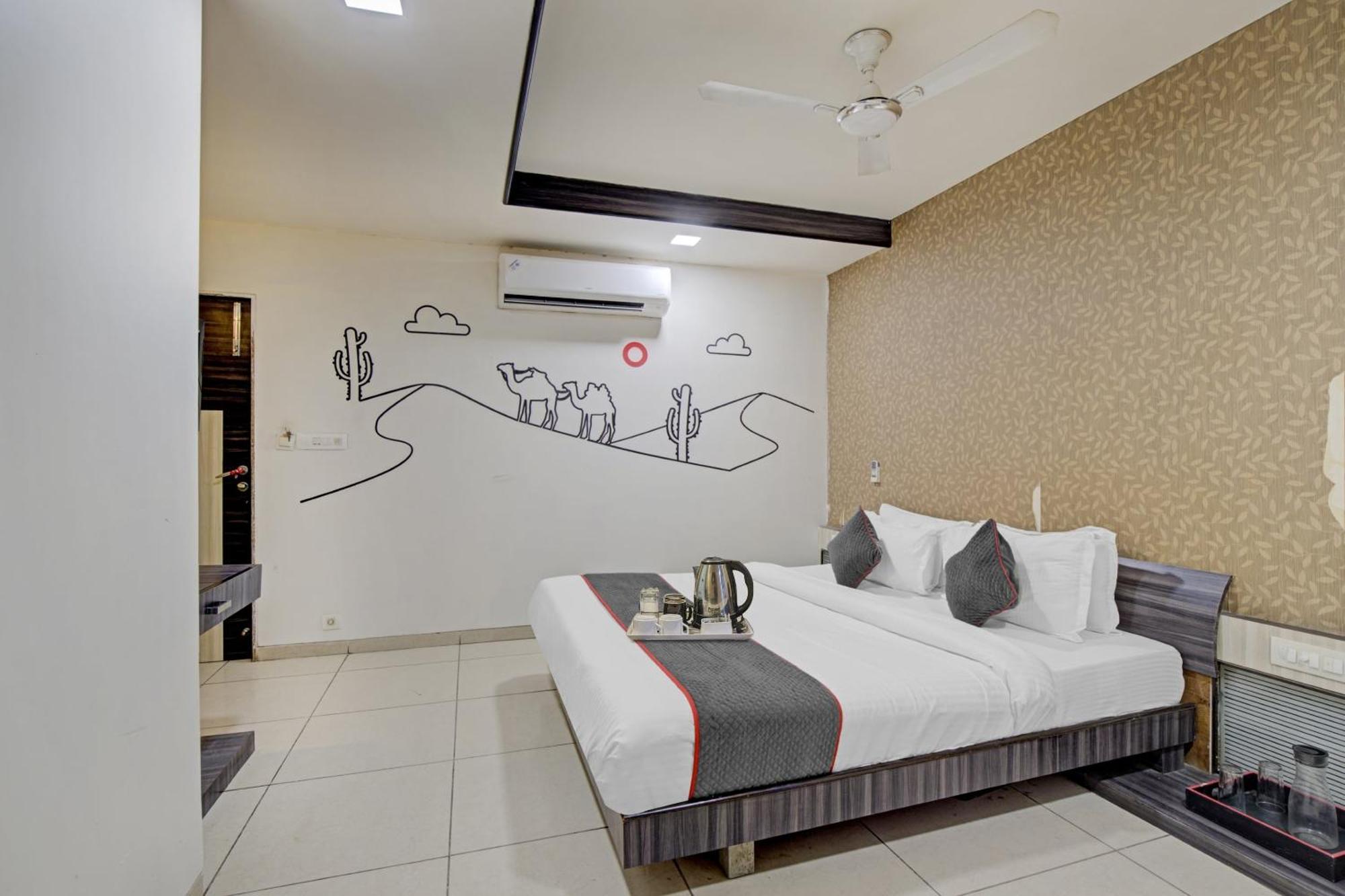 Hotel O The Kia Residency Hotel And Banquet Ahmedabad Exterior photo