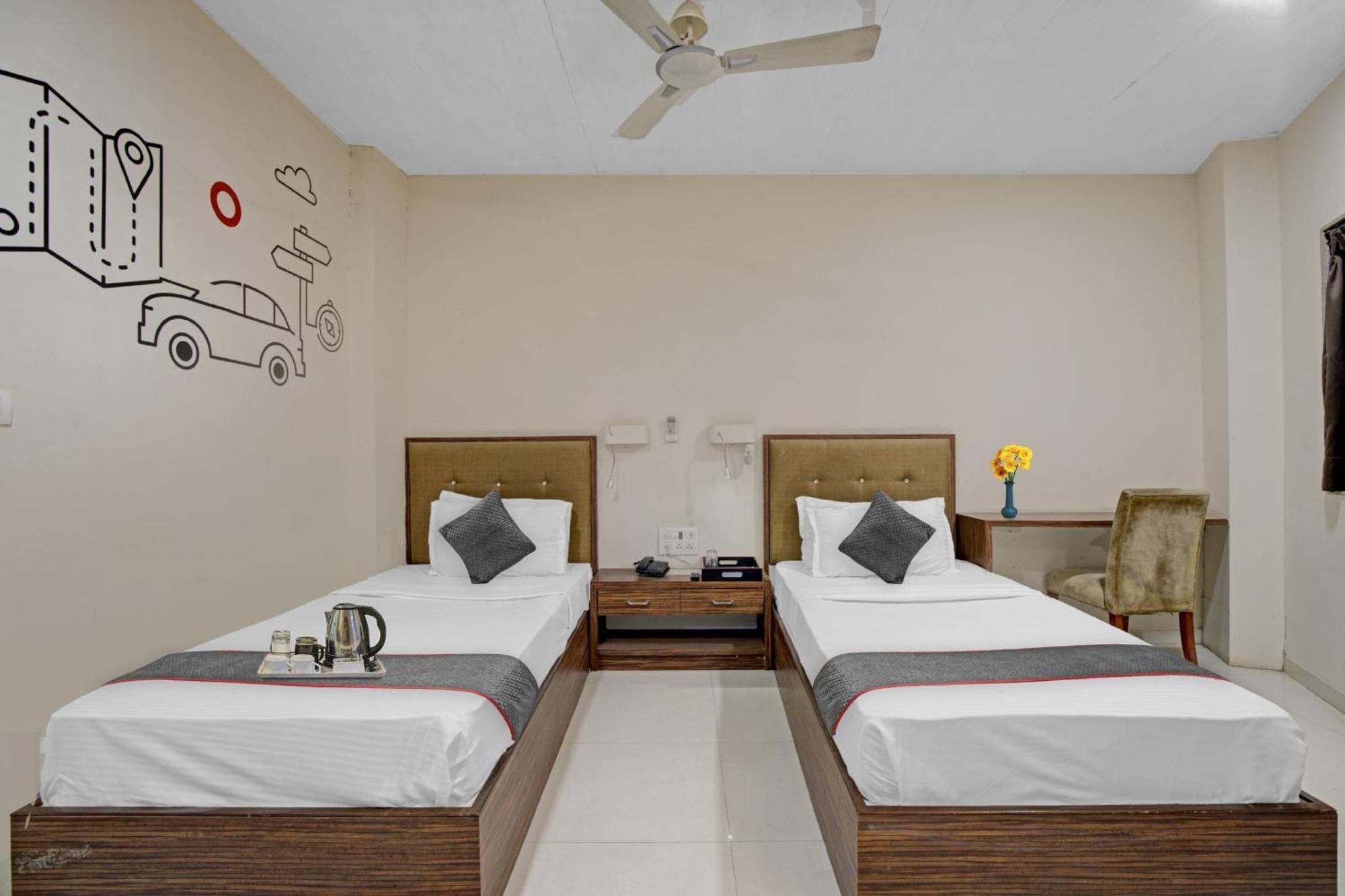 Hotel O The Kia Residency Hotel And Banquet Ahmedabad Exterior photo