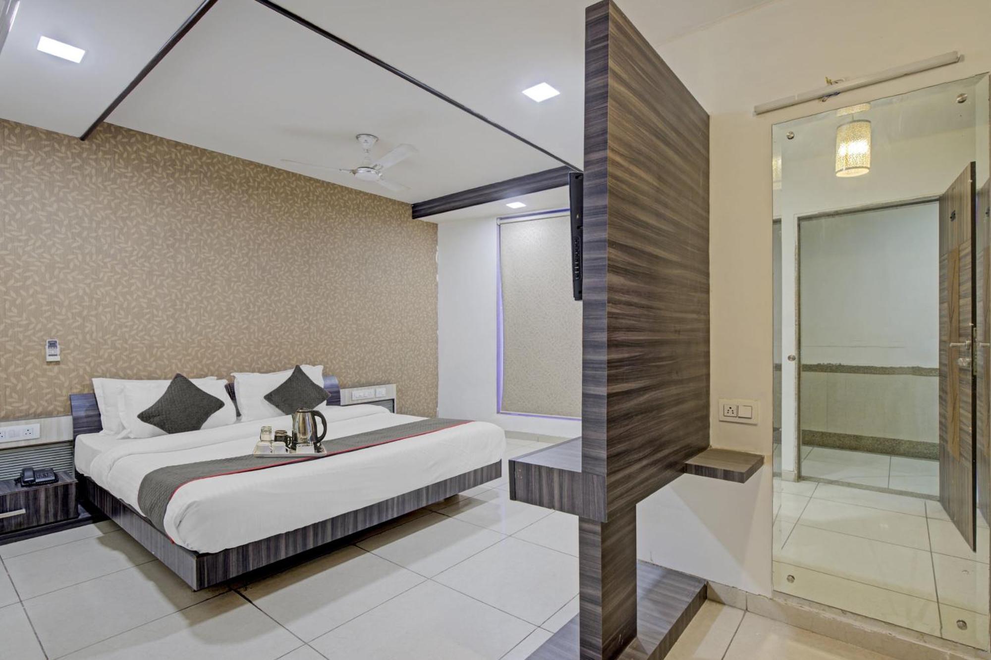 Hotel O The Kia Residency Hotel And Banquet Ahmedabad Exterior photo
