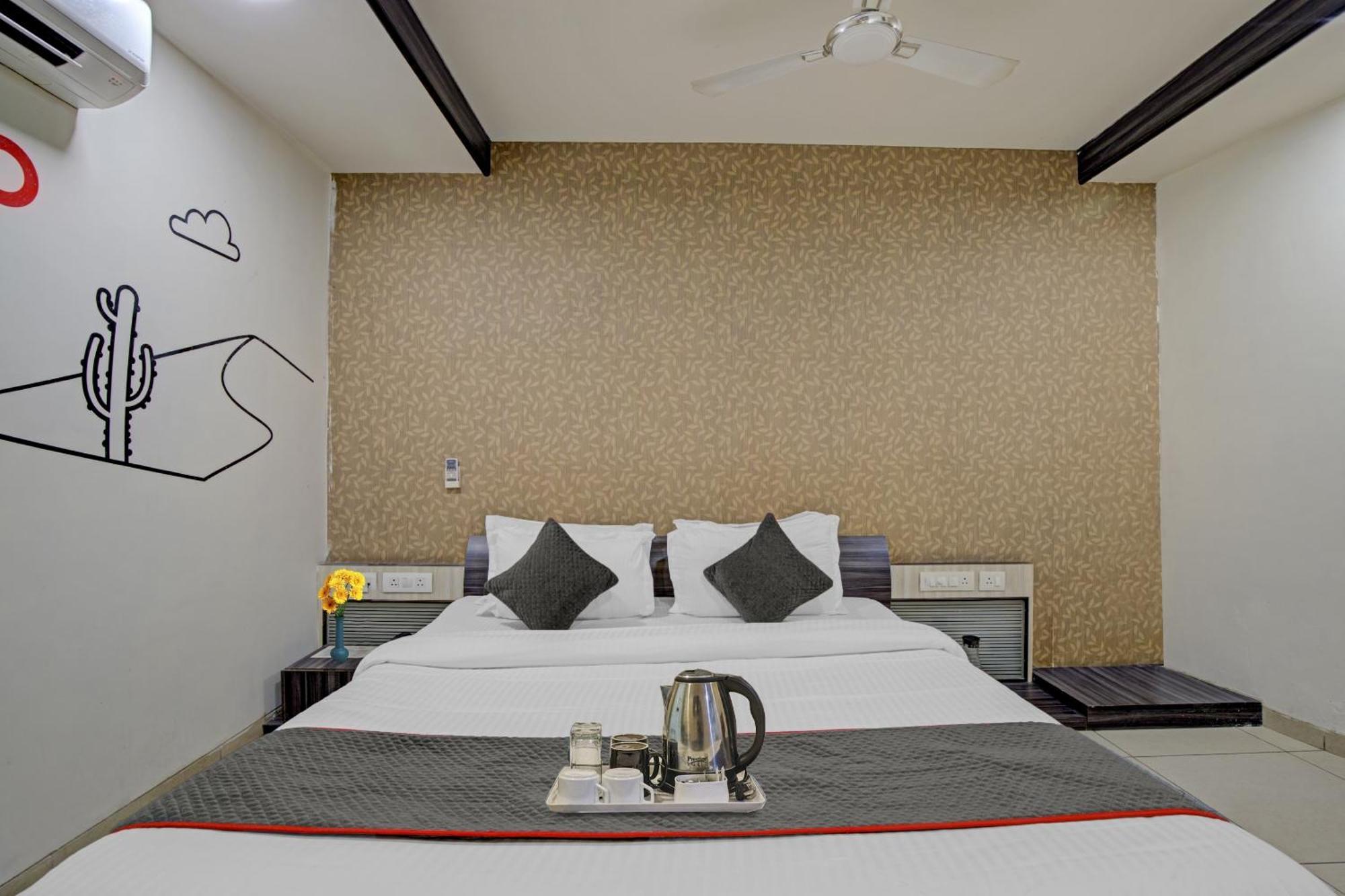 Hotel O The Kia Residency Hotel And Banquet Ahmedabad Exterior photo